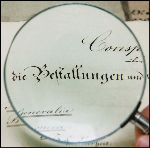 Lupe auf Handschrift